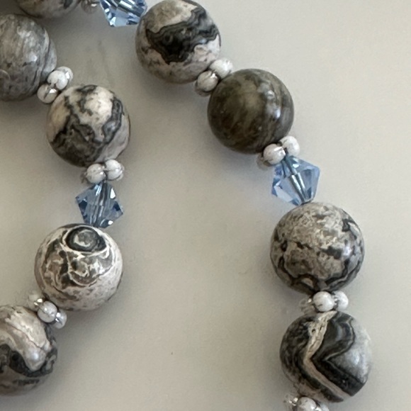 24 inch Grey Map and Labradorite Gemstone bead Necklace NWOT - Picture 9 of 14